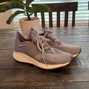 New Balance tennis shoes